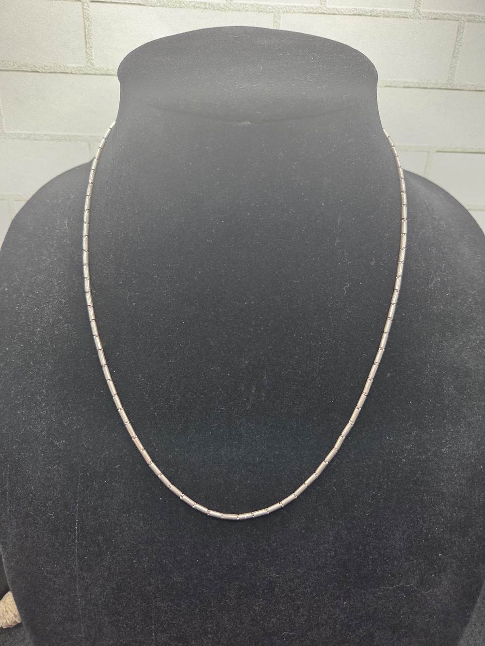 1332. Silver Tone Cylinder Tube Chain